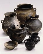 Keramikfunde der frühen und mittleren Bronzezeit.